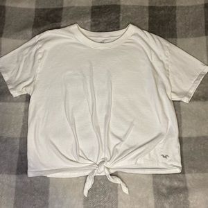 HOLLISTER Semi Crop with Knot on bottom Left Hip Color White Size Medium
